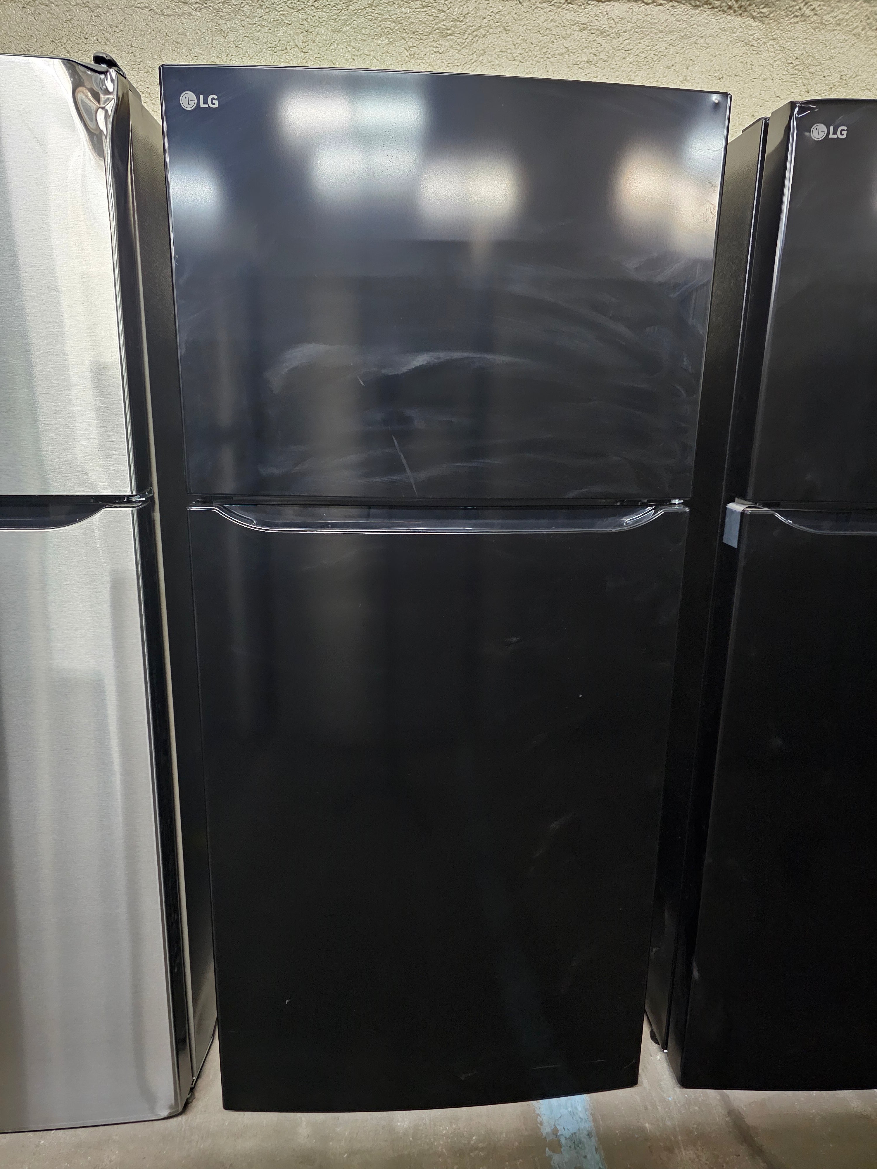 LG 20.2 Cu. Ft. Top-Freezer Refrigerator Black